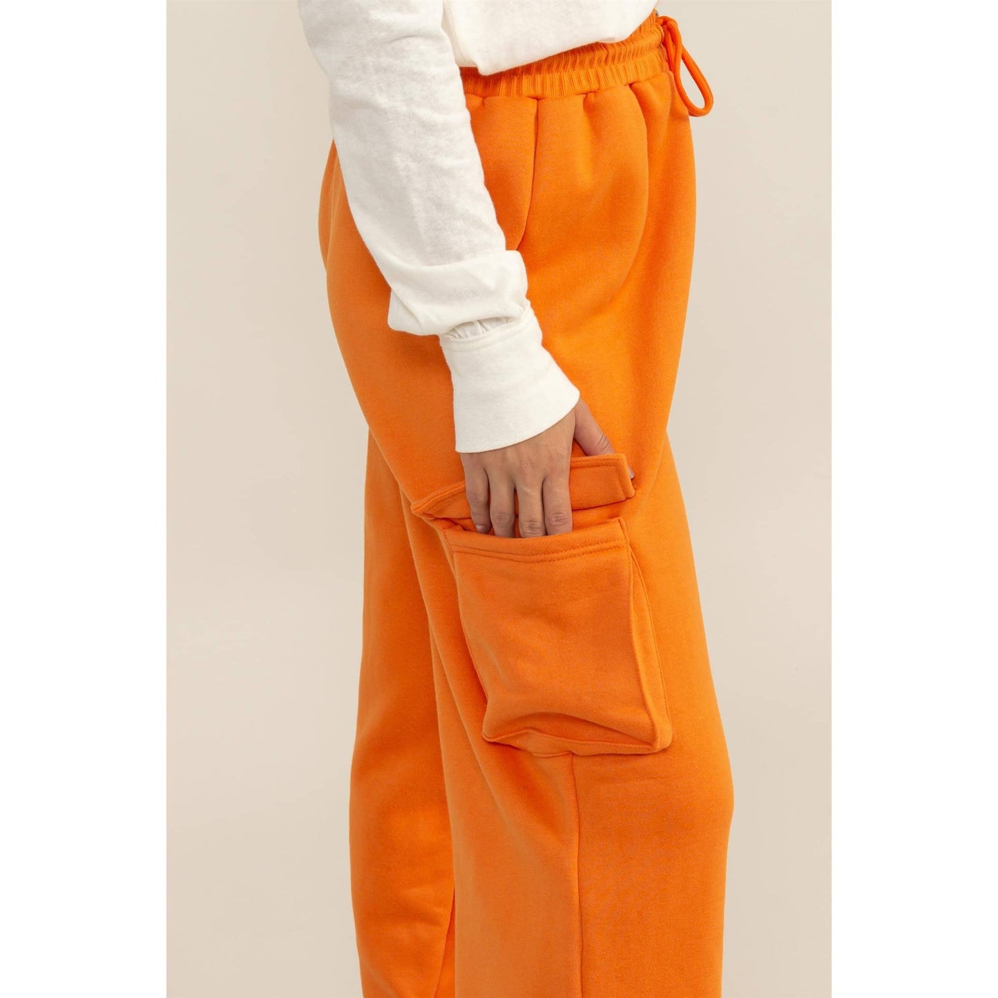 HIGH-WAIST CARGO SWEATPANT