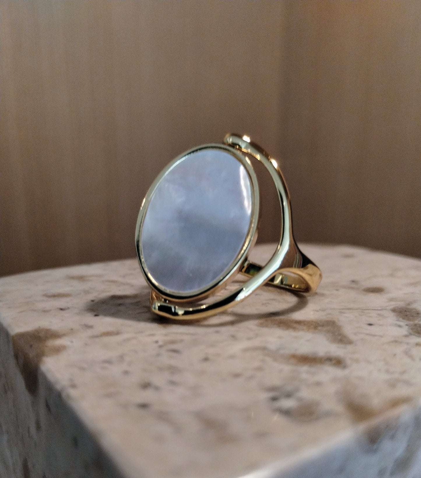 Violette 18K Gold Double-Sided Shell Ring: Yellow Gold / 8