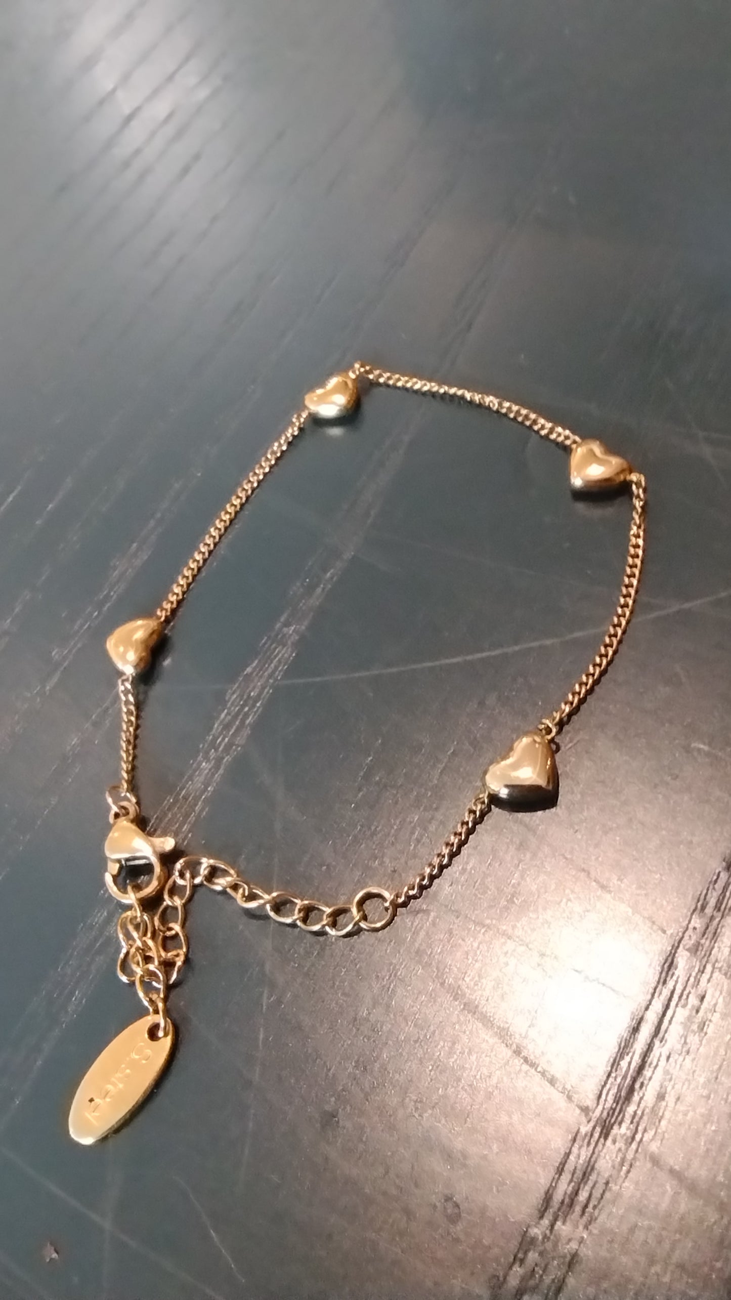 Vivre 18K Gold Non-Tarnish Petite Heart Bracelet Yellow Gold / Bracelet