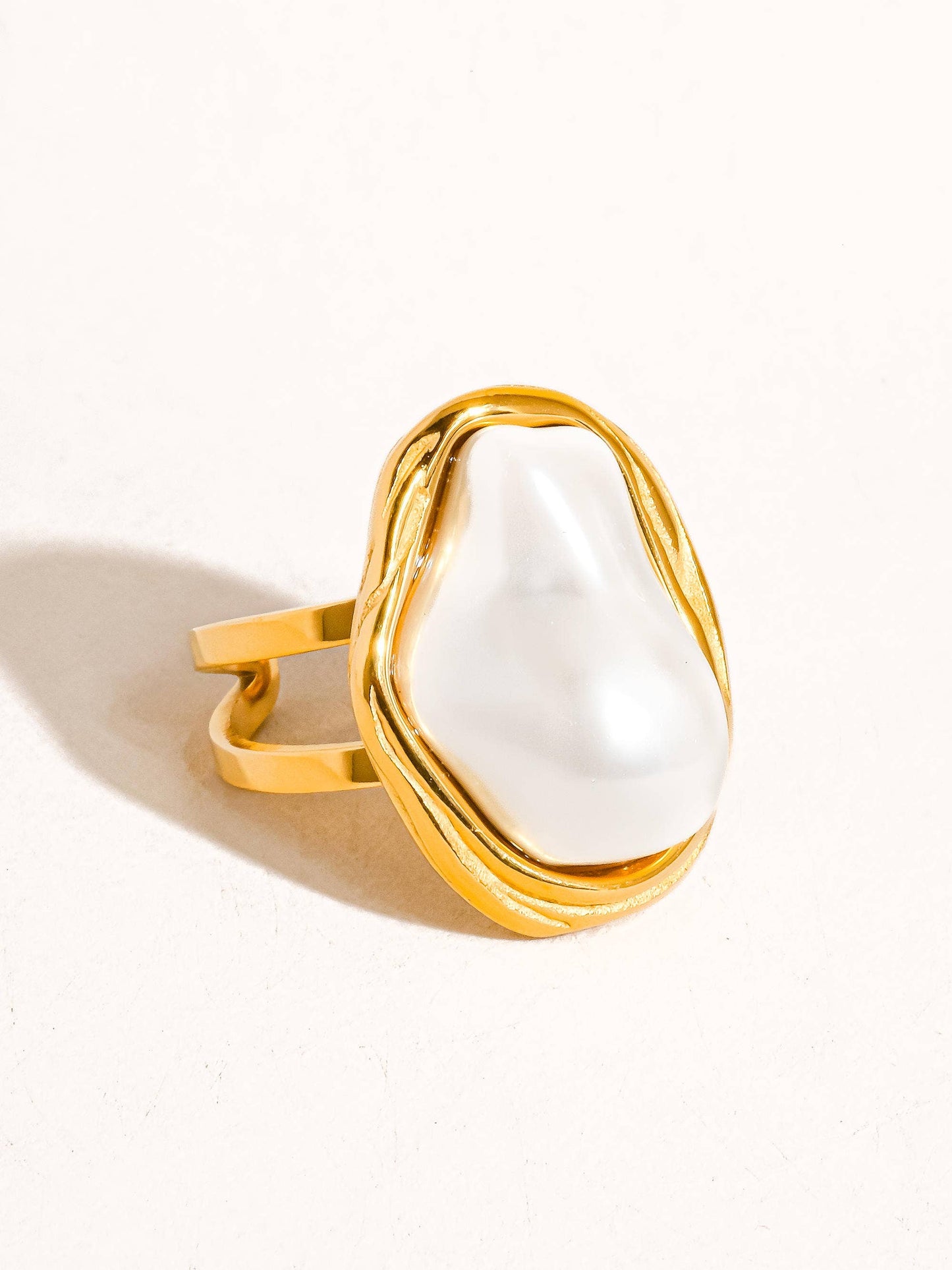 Cameron 18K Gold Non-Tarnish Classic Pearl Round Ring: White