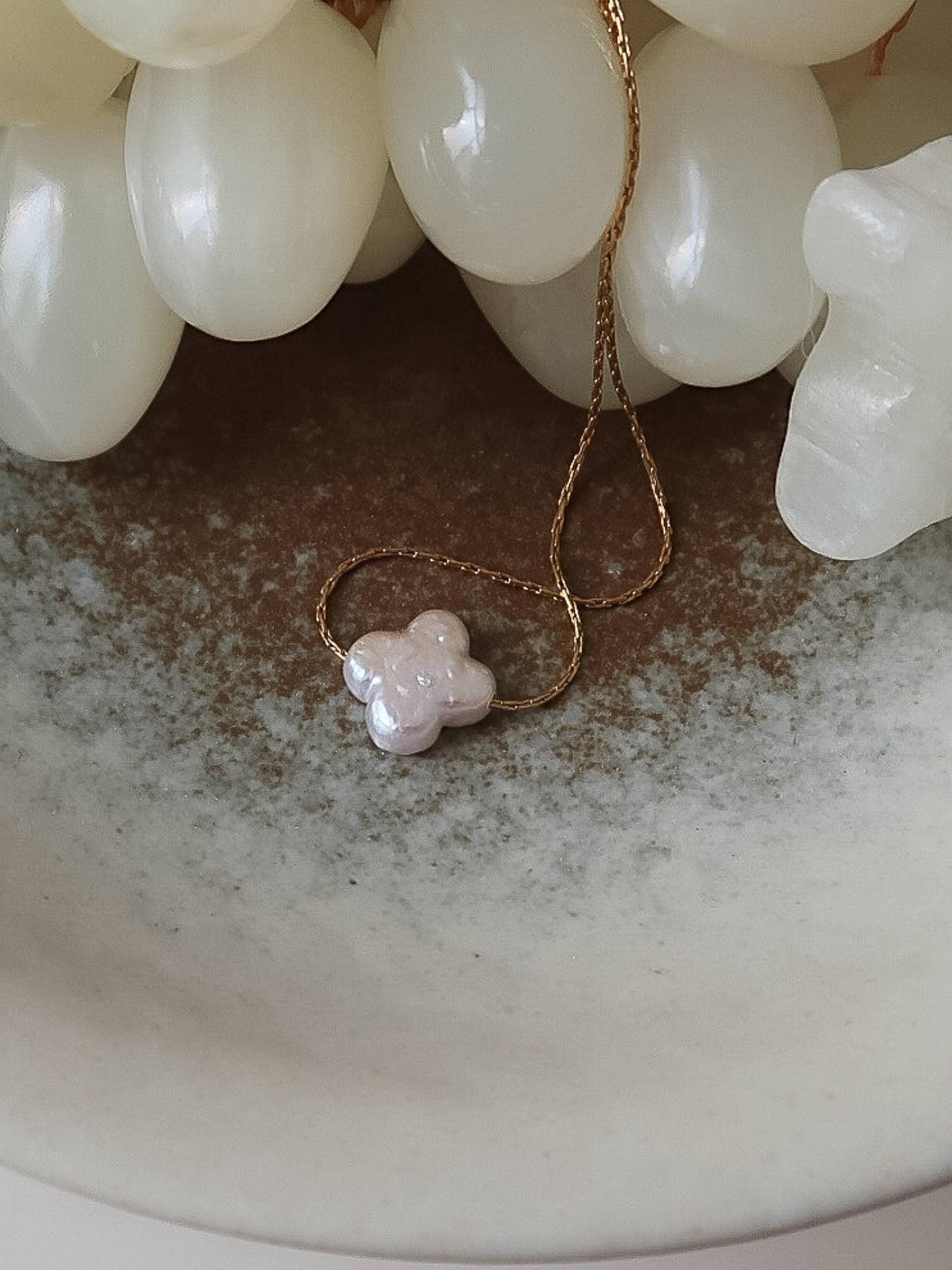18K Gold Non-Tarnish Freshwater Pearl Clover, Heart Necklace: Yellow Gold / Heart-Mémoire