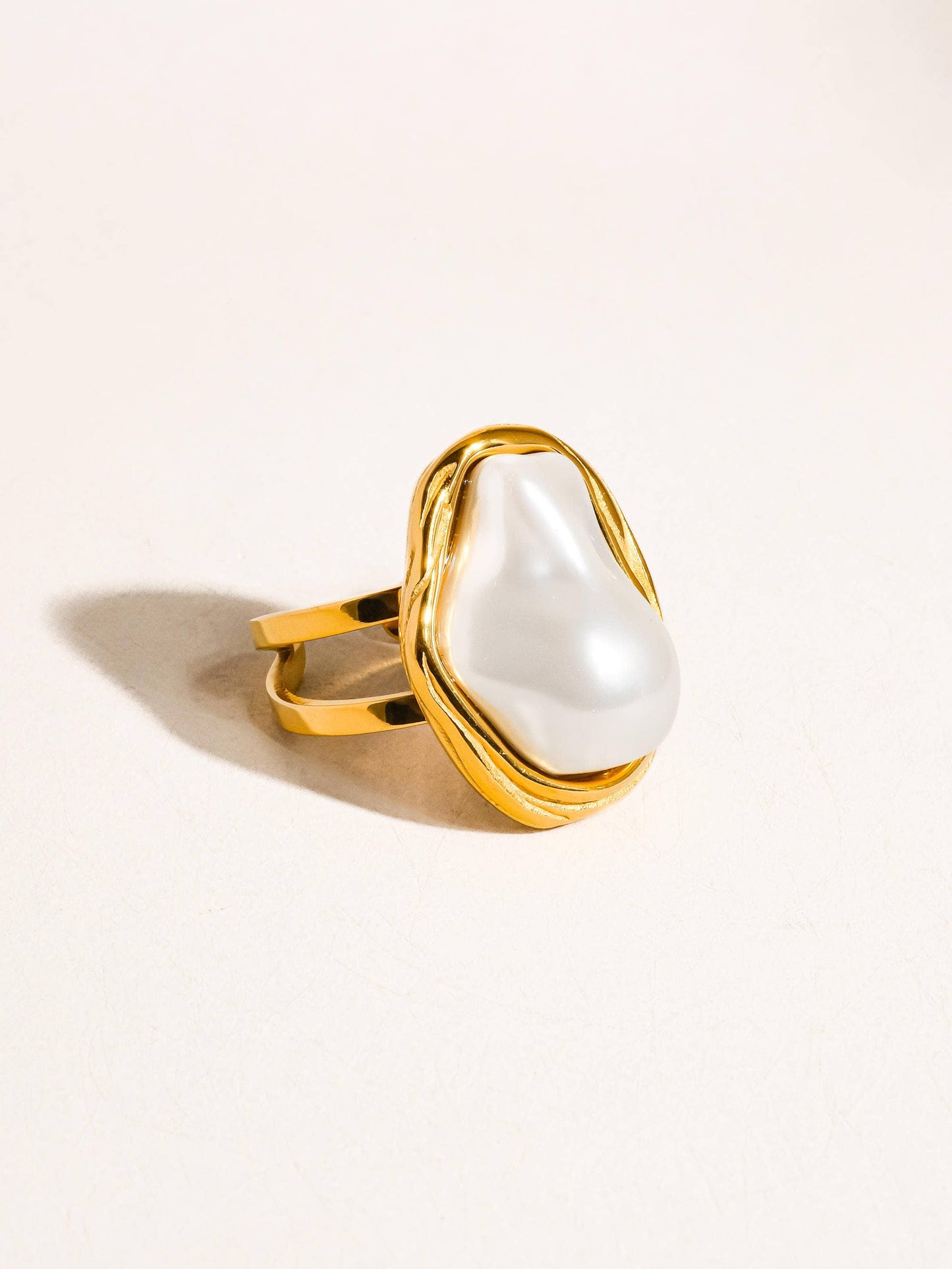 Cameron 18K Gold Non-Tarnish Classic Pearl Round Ring: White