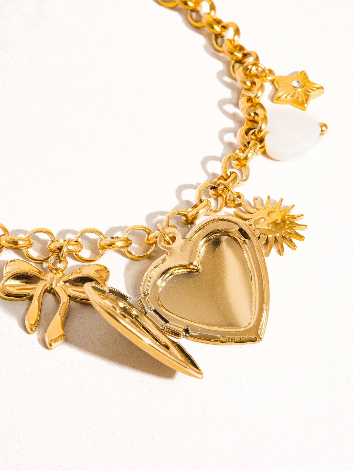 Eydn 18K Non-Tarnish Heart Locket Charm Bracelet: Yellow Gold