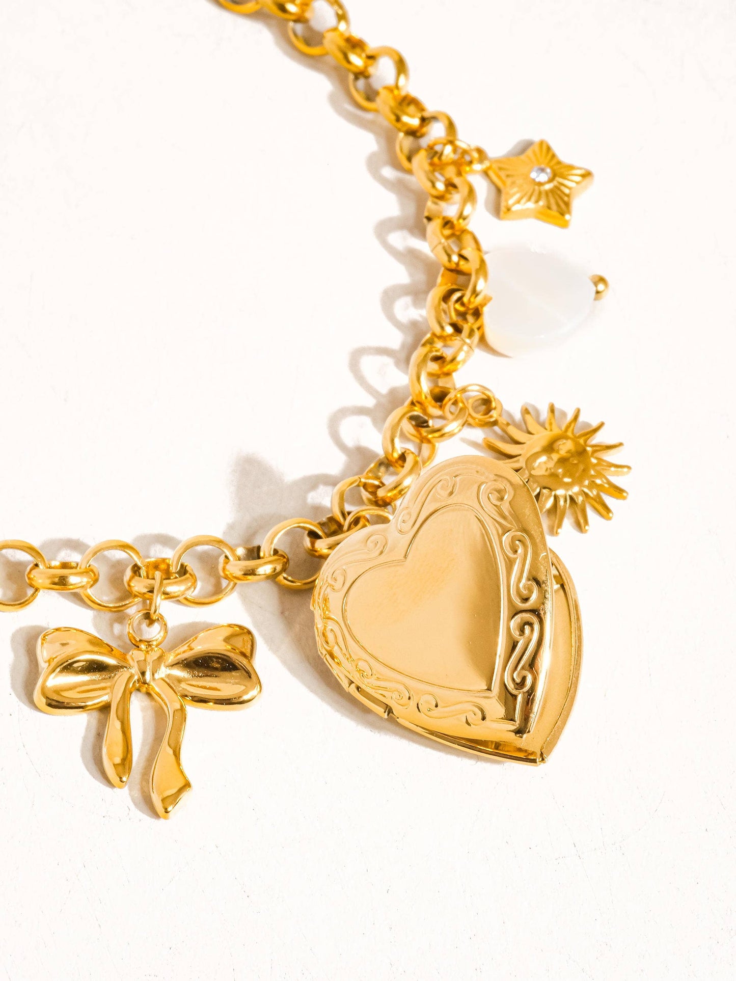 Eydn 18K Non-Tarnish Heart Locket Charm Bracelet: Yellow Gold