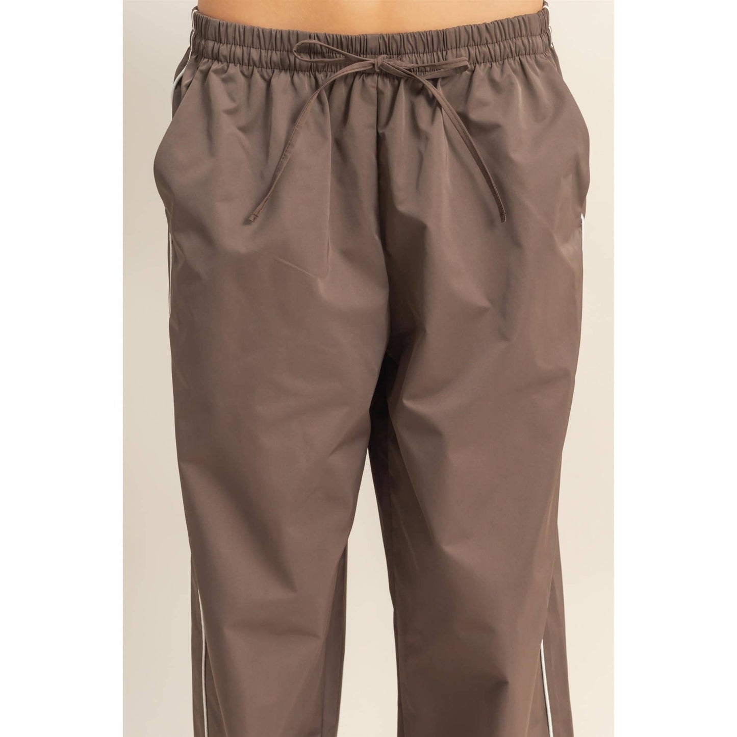 Sporty Wide-Leg Pants With Contrast Piping Detail